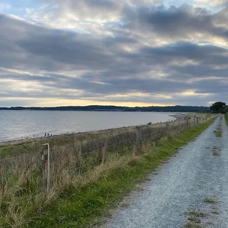 10 Person In Bjert Binderup Strand